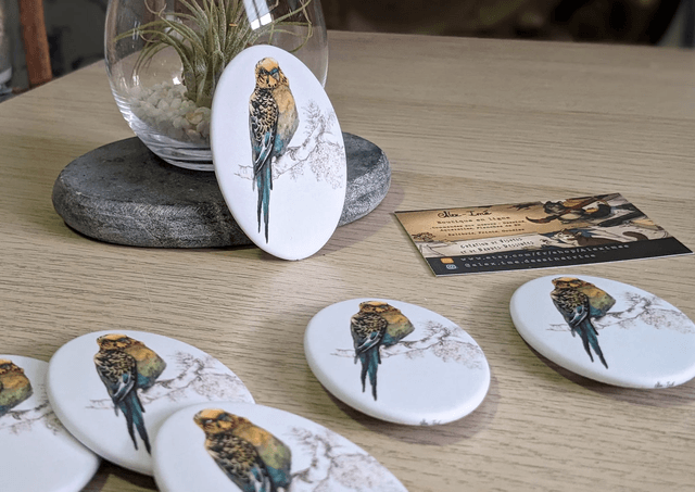 Perruche Ondulée, Broche Soft Touch ovale