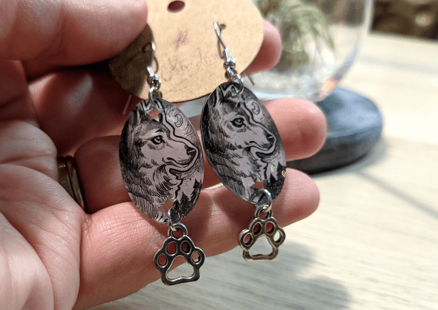 Loups, boucles d'oreilles avec breloque empreinte de patte