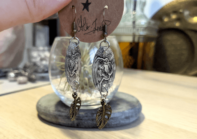 Pré-commande _ Boucles d'Oreilles T-rex, dessinées à la main