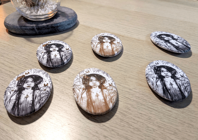 L'Or des Fous _portrait, Broche Soft Touch ovale
