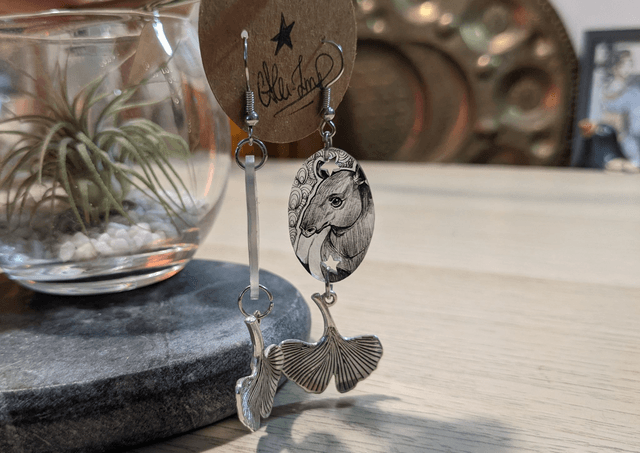 Tapir, boucles d'oreilles avec breloque Gingko