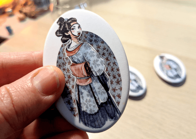 Geisha, Broche Soft Touch ovale