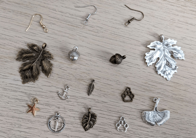 Pré-commande _ Boucles d'oreilles, sur mesure, uniques, dessinées à la main