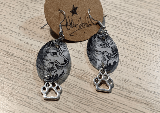 Loups, boucles d'oreilles avec breloque empreinte de patte