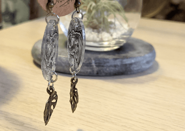 Pré-commande _ Boucles d'Oreilles T-rex, dessinées à la main
