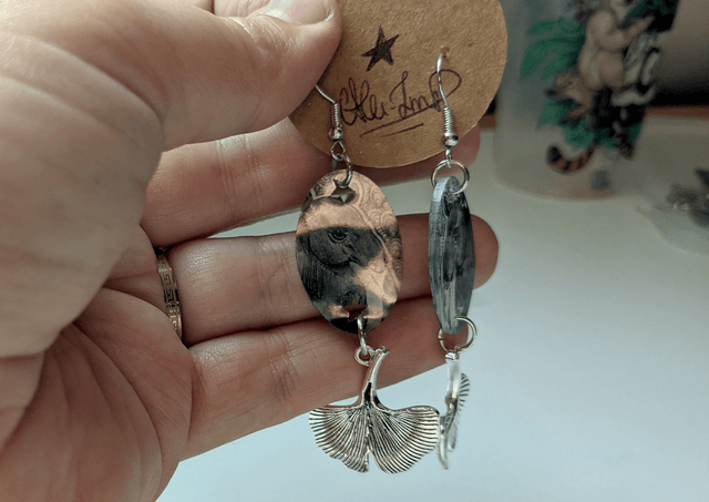 Pré-commande _ Boucles d'oreilles,  sur mesure, uniques, dessinées à la main