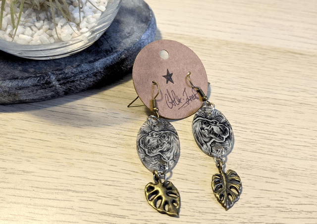 Pré-commande _ Boucles d'Oreilles T-rex, dessinées à la main