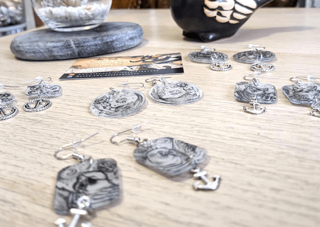 Chats-Pirates, boucles d'oreilles, format moyen, avec breloque