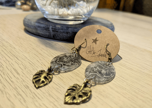 Pré-commande _ Boucles d'Oreilles T-rex, dessinées à la main