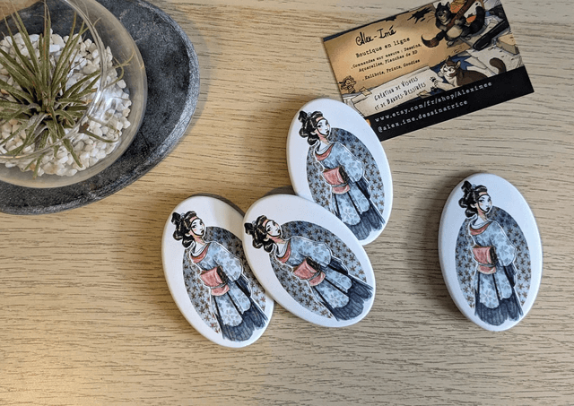 Geisha, Broche Soft Touch ovale